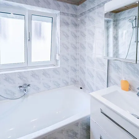 Alfa 3 6 Betten Zuffenhausen Porsche Bosch Bz Wlan Ebk Wm דירה שטוטגרט