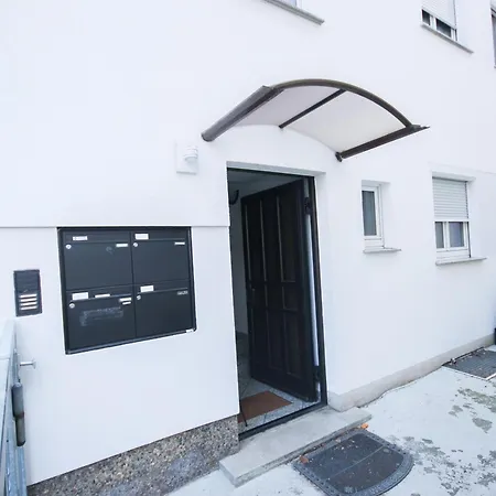 Alfa 3 6 Betten Zuffenhausen Porsche Bosch Bz Wlan Ebk Wm Apartman *