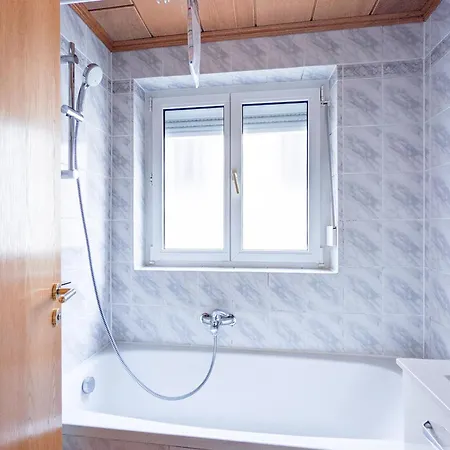 Alfa 3 6 Betten Zuffenhausen Porsche Bosch Bz Wlan Ebk Wm 아파트 슈투트가르트