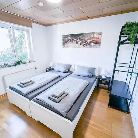 아파트 Alfa 3 6 Betten Zuffenhausen Porsche Bosch Bz Wlan Ebk Wm